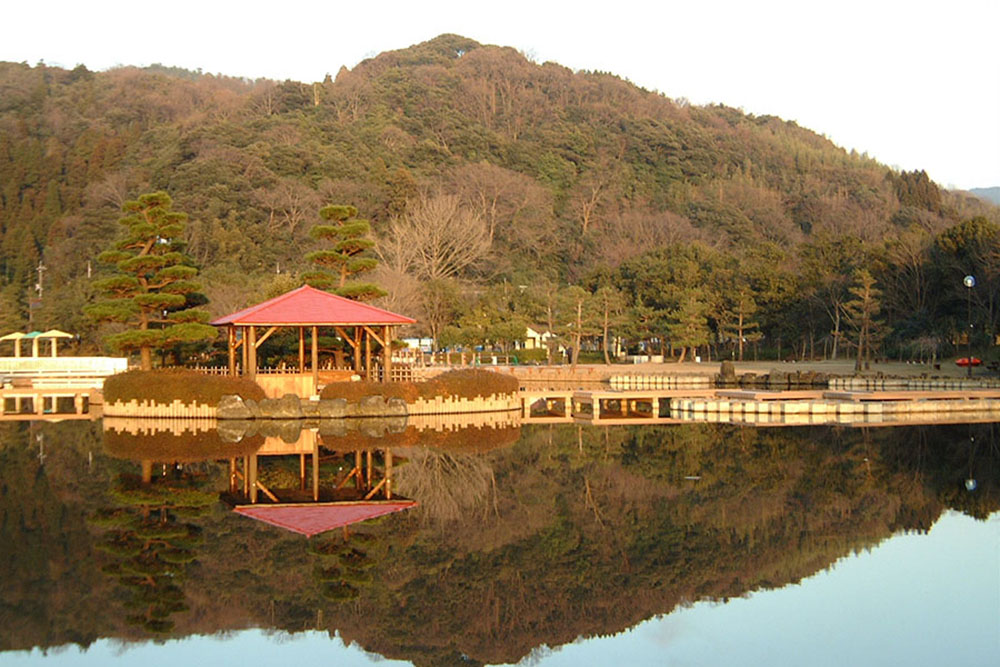 東郷池